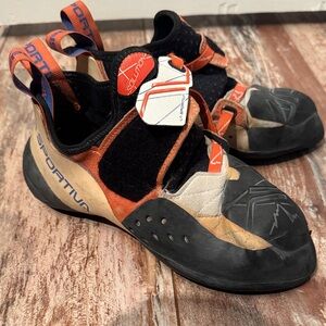 La Sportiva Solutions Women- Black, Orange and White